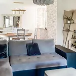 2 Bedroom Cozy In Holiday home