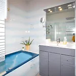 2 Bedroom Cozy In
