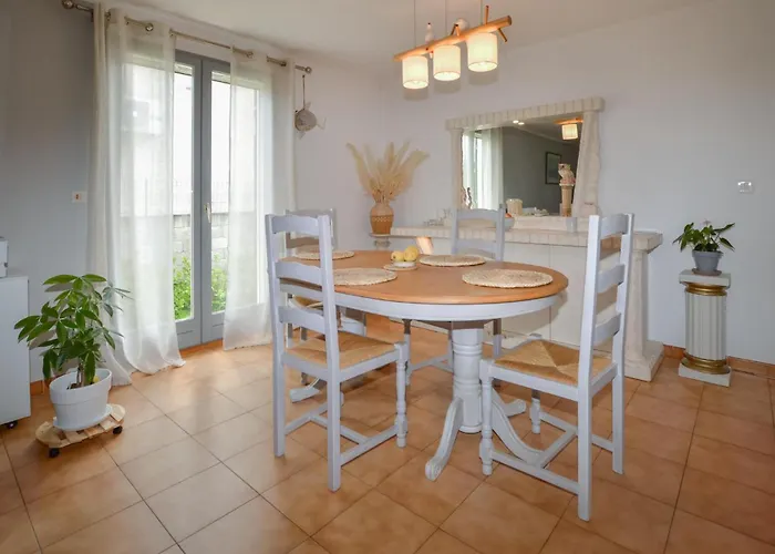 Ferienhaus Amazing In With Kitchen